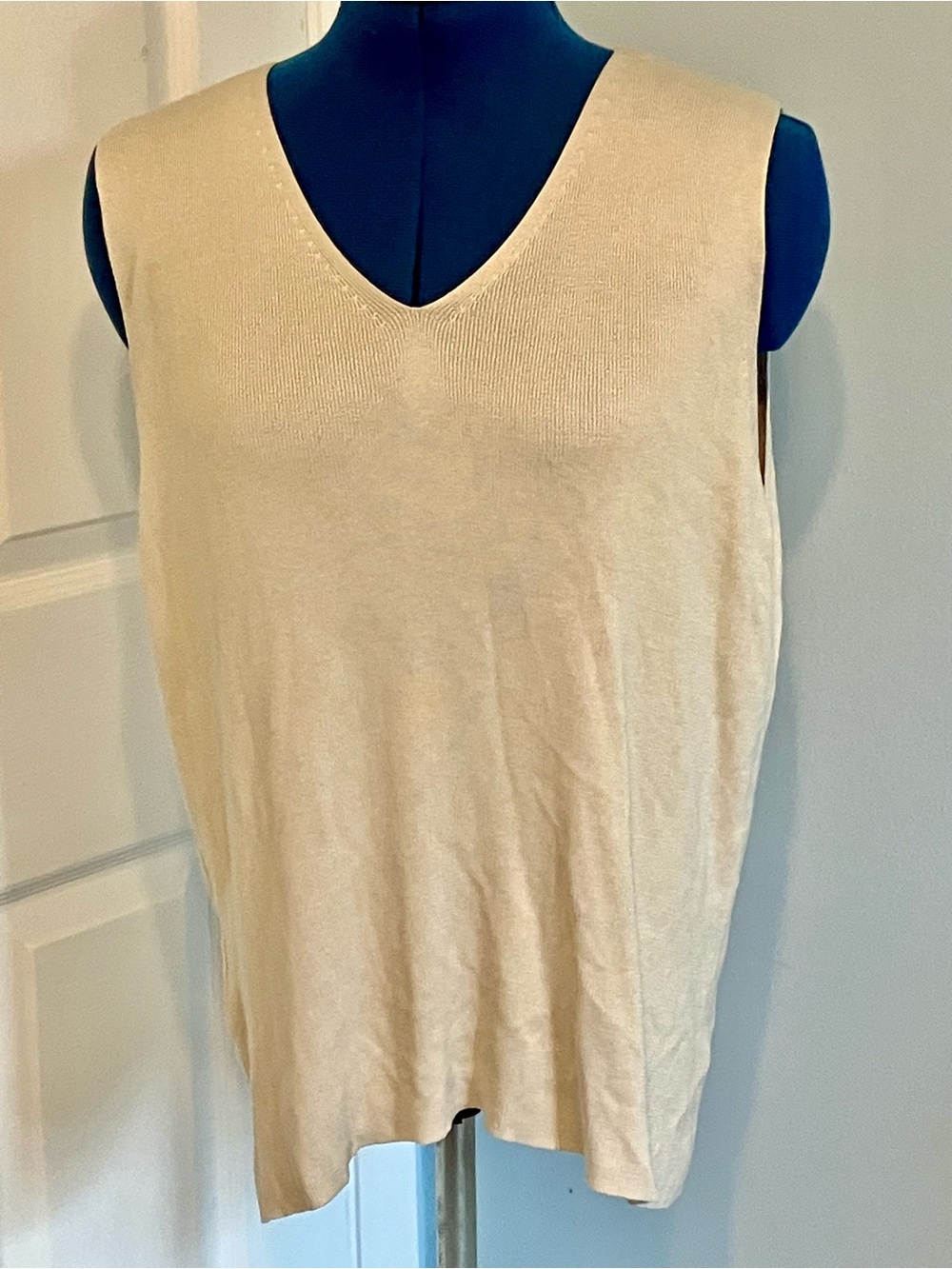 Laura Ashley Silk Knit sleeveless top